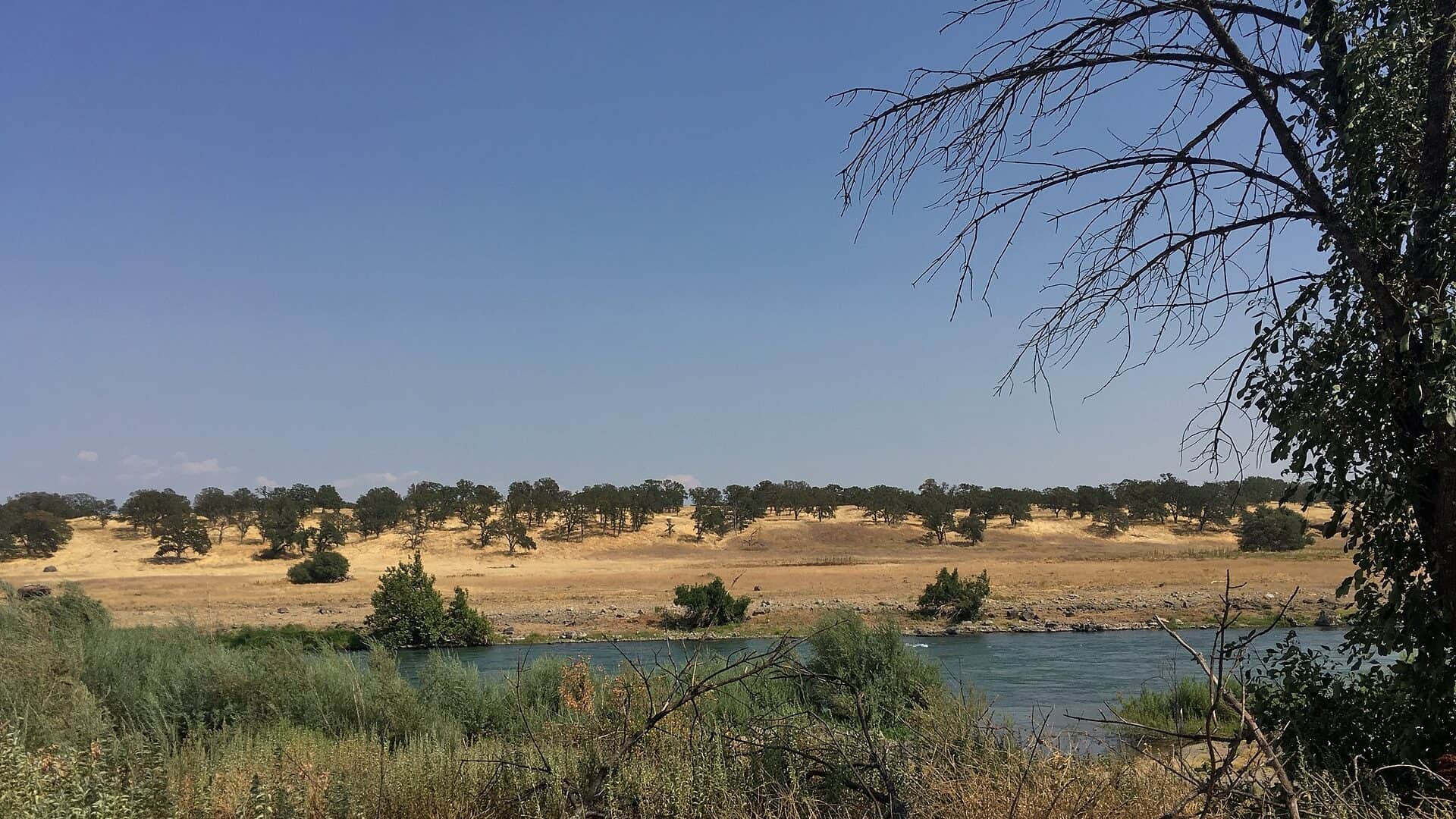 Sacramento River water near Bend California