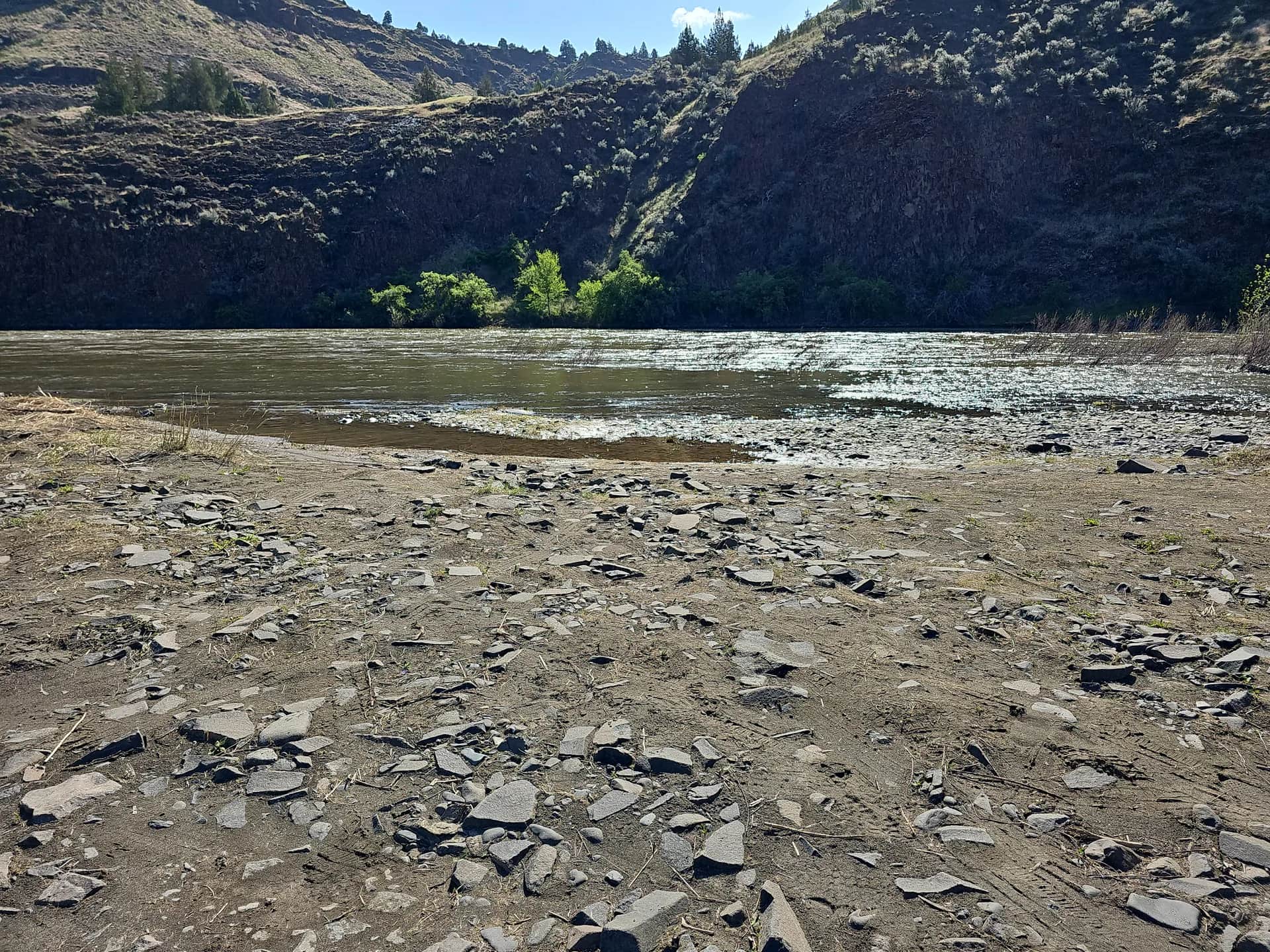 Historical May 2023 view of the primitive boat launch at Donnelly Service Creek River Access Park on the John Day River.